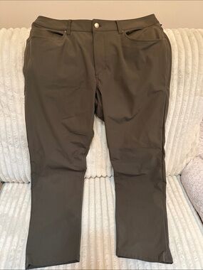 Lululemon Men's Olive Green Stretch Casual Pants